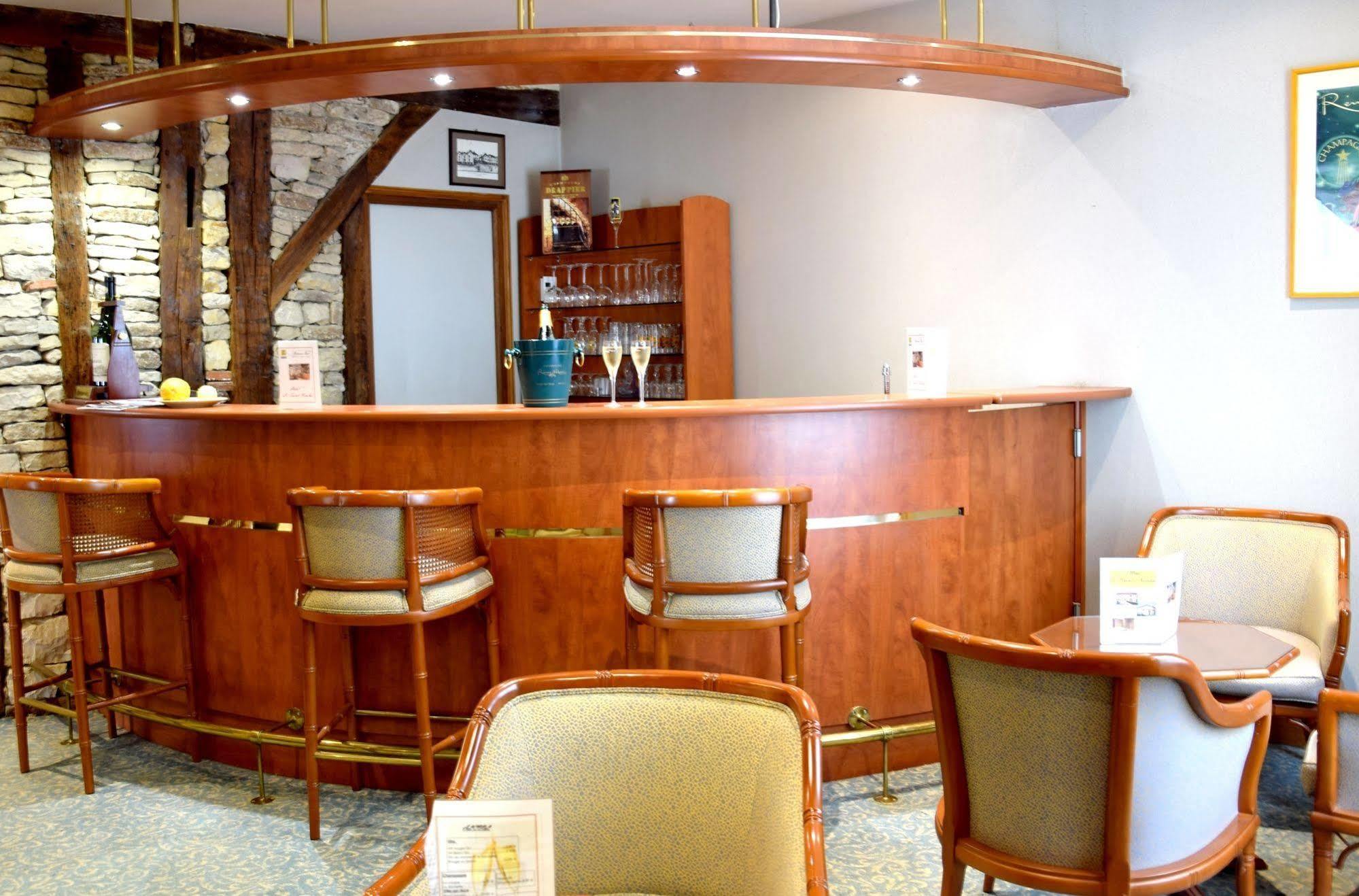 Logis Le Saint Nicolas Bar-sur-Aube Exterior foto